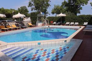 Bazén v ubytování Hotel President nebo v jeho okolí