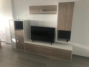 Telewizja i/lub zestaw kina domowego w obiekcie Estudio Torre del Mar