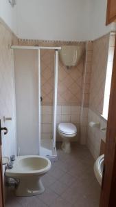 a bathroom with a toilet and a sink at Residence Oasi in Briatico