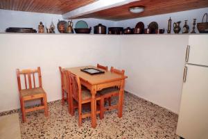 A kitchen or kitchenette at Ninas Country House