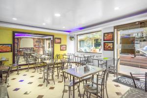a dining room with tables and chairs in a restaurant at Hotel Bogotá Chapinero in Bogotá