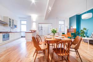 Kuchyň nebo kuchyňský kout v ubytování Grand Central Apartment