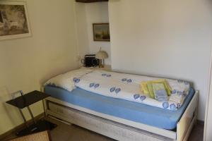En eller flere senge i et værelse på Girasole Orselina