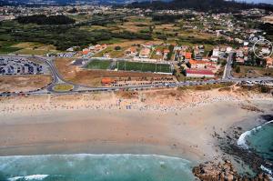 an aerial view of a beach with a crowd of people at Pension Fercomar in Sanxenxo