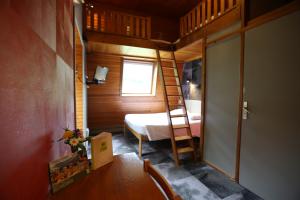 Postel nebo postele na pokoji v ubytování Gîte-Hôtel Le P'tit Cham