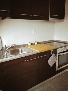 Apartamento "La peinture de Porto"にあるキッチンまたは簡易キッチン