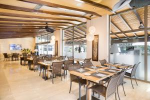 A restaurant or other place to eat at Abba Garden