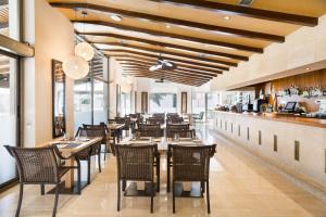 A restaurant or other place to eat at Abba Garden