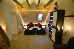 a bedroom with a black bed in a room at CATS Dreams in Bottrop
