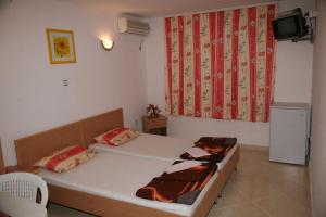 Postel nebo postele na pokoji v ubytování Omega Apartments
