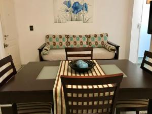 a living room with a table and a couch at Departamentos temporarios Mirasol lll Federaciòn in Federación