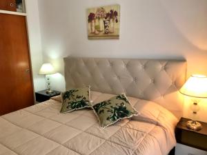 a bedroom with a bed with two pillows on it at Departamentos temporarios Mirasol lll Federaciòn in Federación