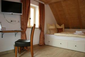 Ένα ή περισσότερα κρεβάτια σε δωμάτιο στο Häusla