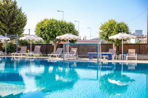 Bazén v ubytovaní Mon Repos Hotel alebo v jeho blízkosti