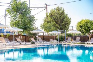 Bazén v ubytovaní Mon Repos Hotel alebo v jeho blízkosti