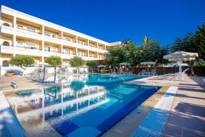 Bazén v ubytovaní Mon Repos Hotel alebo v jeho blízkosti