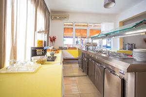 Kuchyňa alebo kuchynka v ubytovaní Mon Repos Hotel