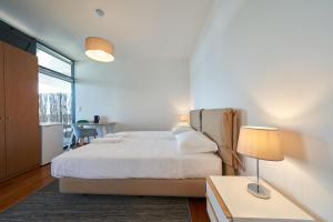 A bed or beds in a room at Marina Rooms