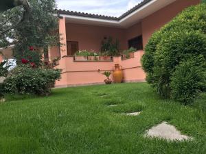 A garden outside Villa nevada -20 min da Roma