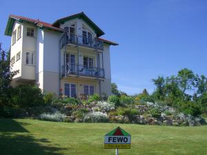 a house on a hill with a sign in front of it at Über dem Meer in Lohme