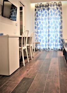 a living room with a table and chairs and a television at Casa Restino in Torre del Greco