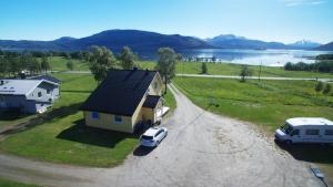 1 Room in The Yellow House, close to Airport & Lofoten sett ovenfra