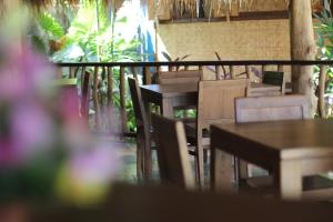 棕榈树别墅酒店餐厅或其他用餐的地方