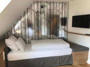 
a bedroom with a large bed and a large window at Bayerischer Hof in Ingolstadt
