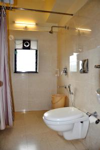 Koupelna v ubytování Hotel Atria, Kolhapur