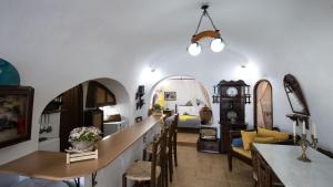 Posezení v ubytování Mylopetres Traditional Houses Finikia