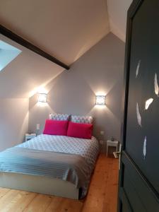 Ένα ή περισσότερα κρεβάτια σε δωμάτιο στο Gite de la tannerie 3