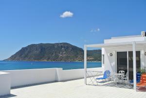 Gallery image of APARTMENTS kokalaki in Kefalos +27 photos