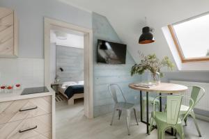 Kuchyň nebo kuchyňský kout v ubytování Pokoje i Apartamenty Poddąbie 2