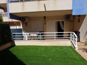 Zdjęcie z galerii obiektu Bajo con jardin WIFI junto al mar w mieście Playas de Orihuela