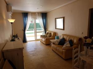 Zdjęcie z galerii obiektu Bajo con jardin WIFI junto al mar w mieście Playas de Orihuela