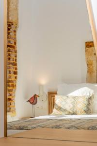 Postel nebo postele na pokoji v ubytování Aelios Design Hotel