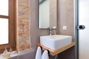 Koupelna v ubytování Aelios Design Hotel + 28 fotografií