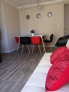 a living room with a table and chairs and a bed at Departamento Viña del Mar in Viña del Mar