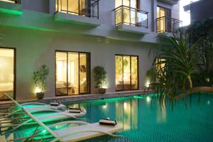 Bazén v ubytování Liberta Seminyak Hotel nebo v jeho okolí