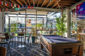 a ping pong table in a restaurant with a pool table at Figtree Hotel Wollongong in Wollongong