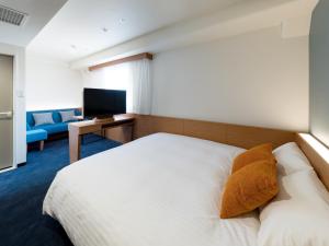 Postel nebo postele na pokoji v ubytování Nishitetsu Inn Shinjuku