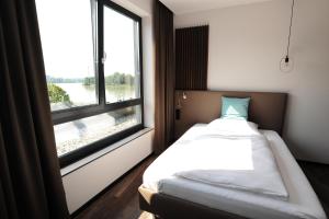 Postel nebo postele na pokoji v ubytování Hotel Donauhof Mauthausen