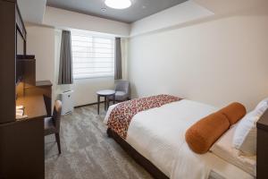 Postel nebo postele na pokoji v ubytování HOTEL MYSTAYS Kyoto Shijo