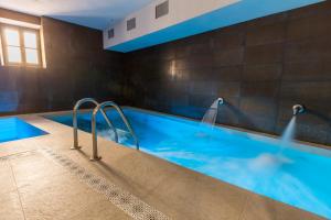 a swimming pool in a building with a water fountain at Hotel Gran Claustre Restaurant & Spa in Altafulla