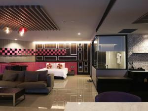Лобби или стойка регистрации в Tsix5 Phenomenal Hotel Pattaya