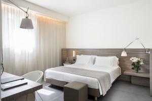 A bed or beds in a room at Hotel & Resort Le Colombare