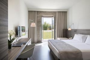 A bed or beds in a room at Hotel & Resort Le Colombare
