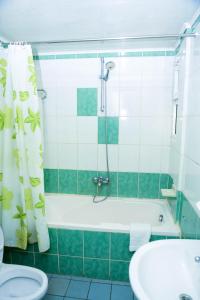 Koupelna v ubytování Tchero Hotel