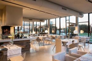 A restaurant or other place to eat at Hotel & Resort Le Colombare