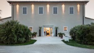 A garden outside Hotel & Resort Le Colombare